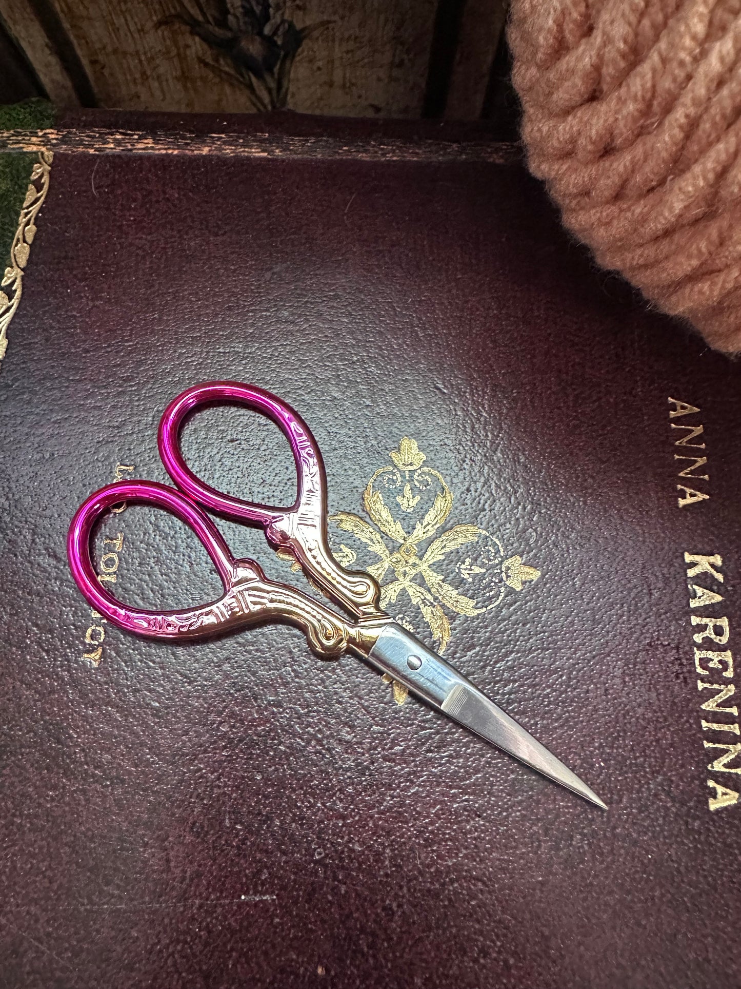 Crochet scissors
